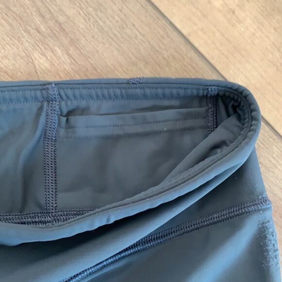 Under Armour Gray Cropped Workout Leggings - Picture 5 of 6